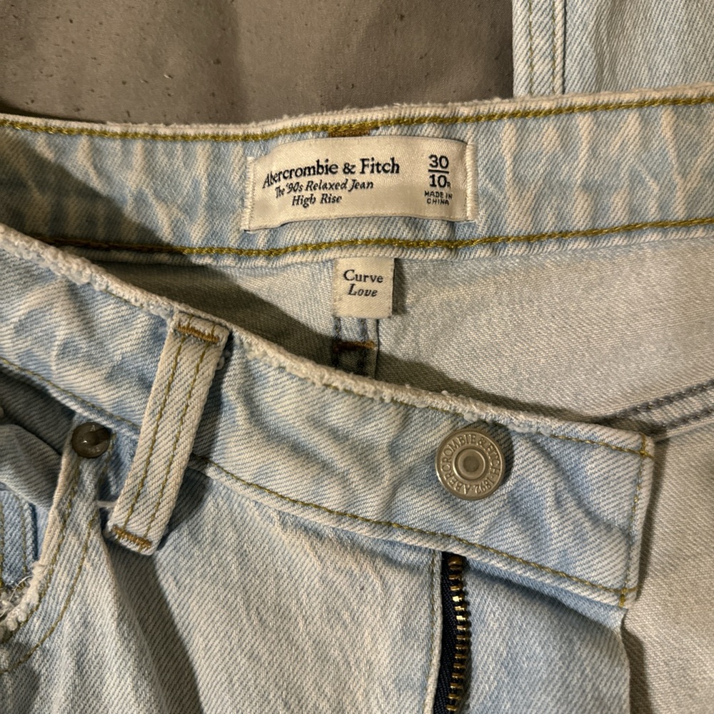 Abercrombie Curve Love High Rise 90s Relaxed Jean